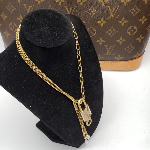 Authentic Louis Vuitton Lock & Key w/ Unbranded Gold Plated Gold Chain Necklace - Picture 8 of 9